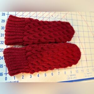 Vintage Deep Red Cable Knit 🧶 Mittens